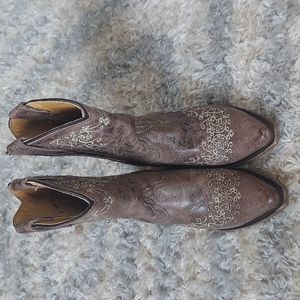 Snip toe distressed brown Corral boots with embroidered floral size 12